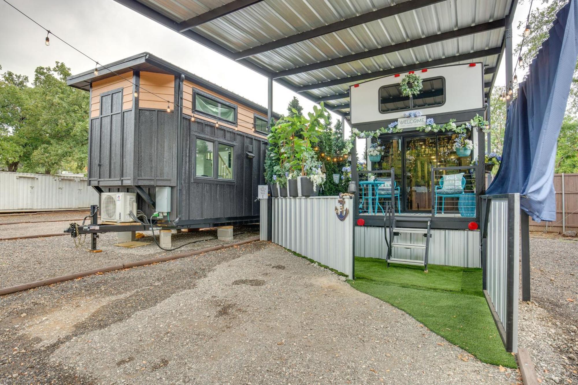 Tiny Home Near Lewisville Lake With Porch And Yard! Lake Dallas Buitenkant foto